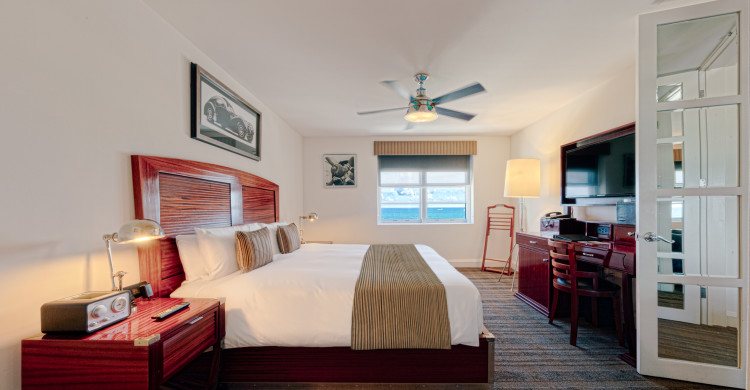 National Hotel — Guest room