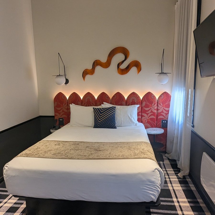 Naumi Studio Wellington — Guest room