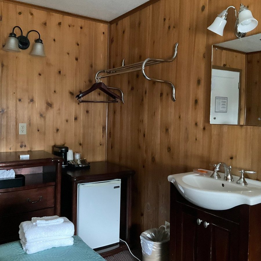 Nauti Otter — Bathroom