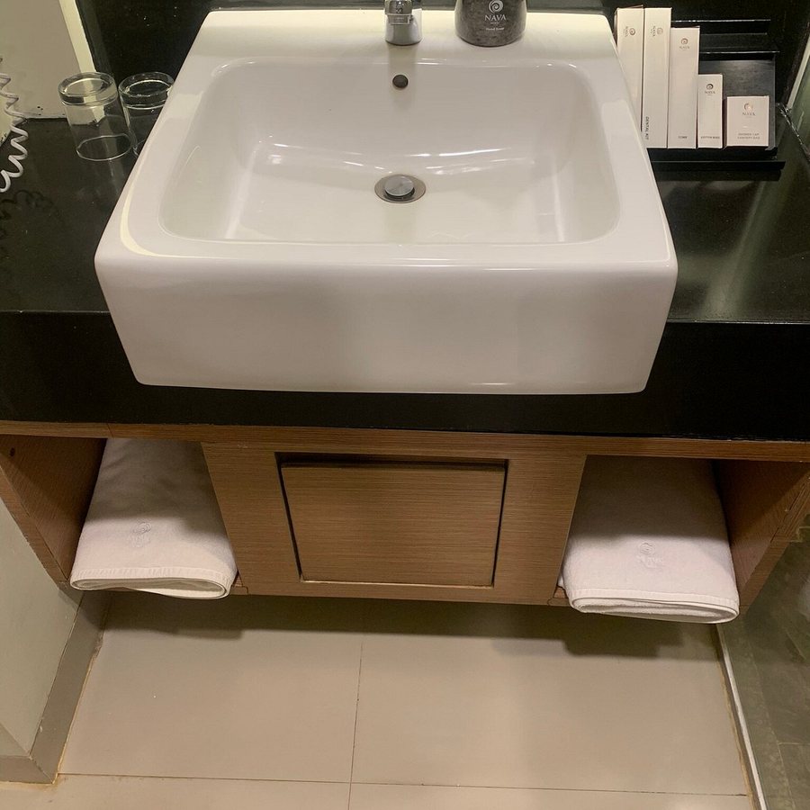 Nava Hotel Tawangmangu — Bathroom