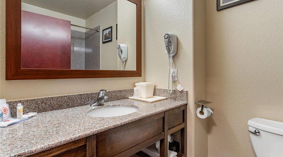 Navasota Inn — Bathroom