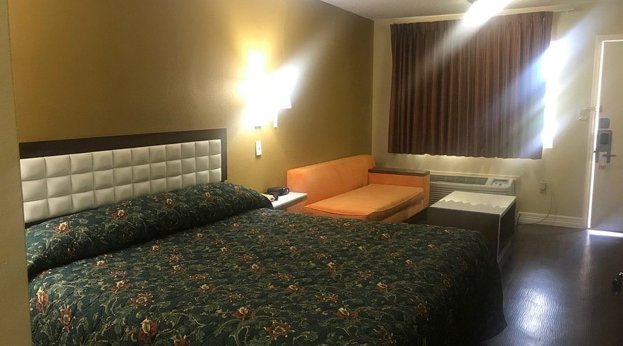 Navasota Inn — Guest room