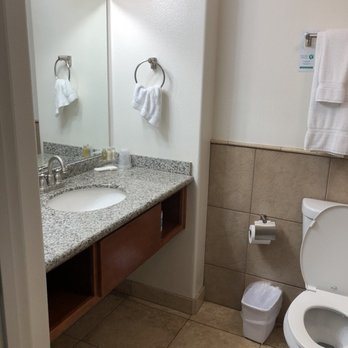 Navy Gateway Inns Suites Naval Base Point Loma Main Base — Bathroom