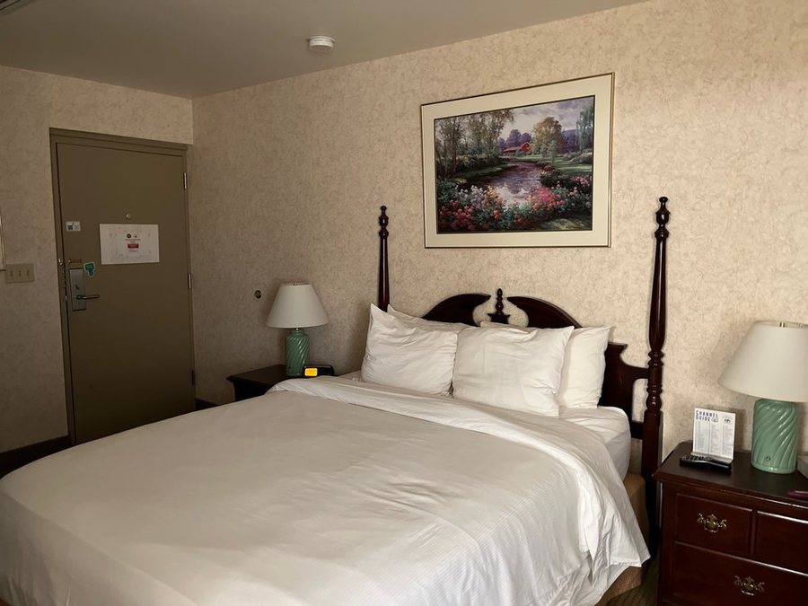 Navy Gateway Inns Suites Naval Base Point Loma Main Base — Guest room