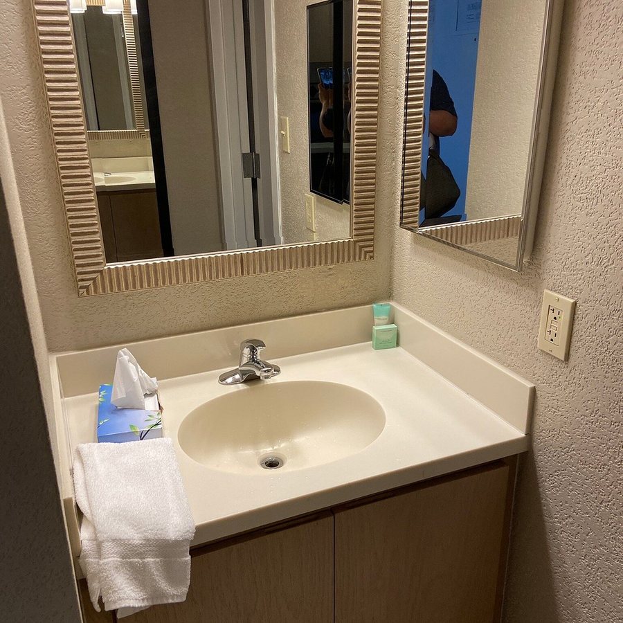Navy Lodge Key West — Bathroom