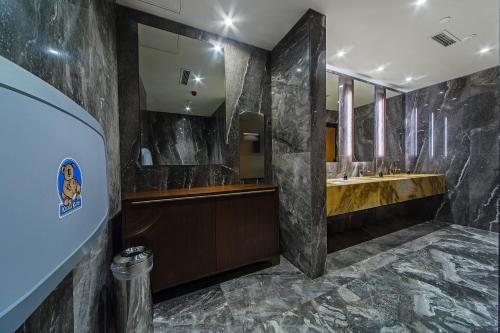Naz City Hotel Taksim Istanbul — Bathroom