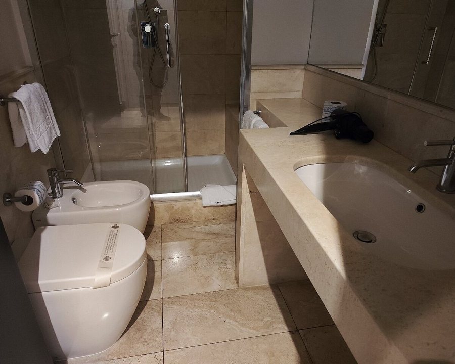 Nazionale 51 — Bathroom
