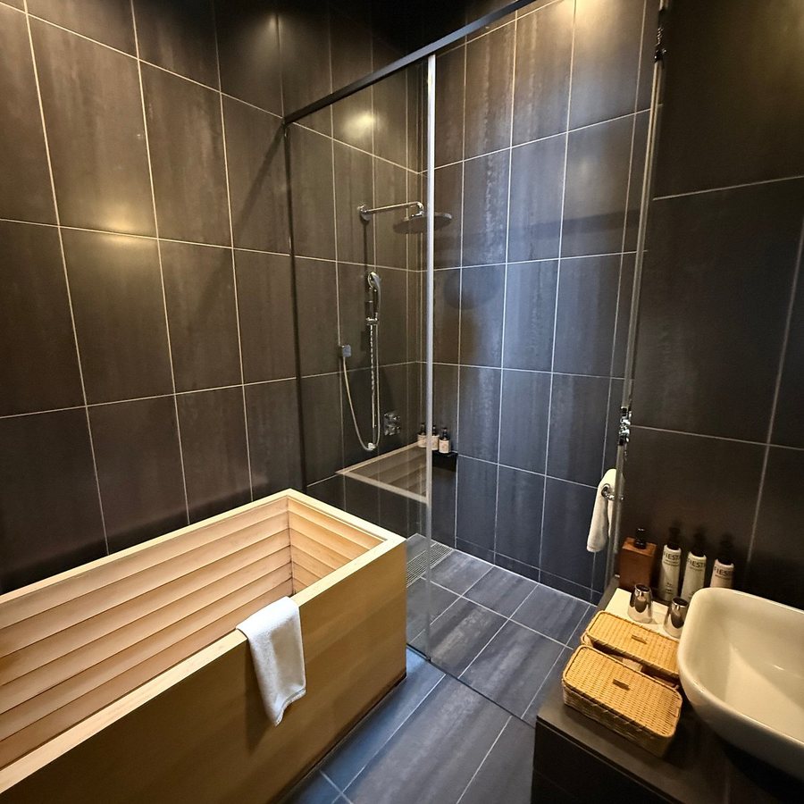 Nazuna Kyoto Gosho — Bathroom
