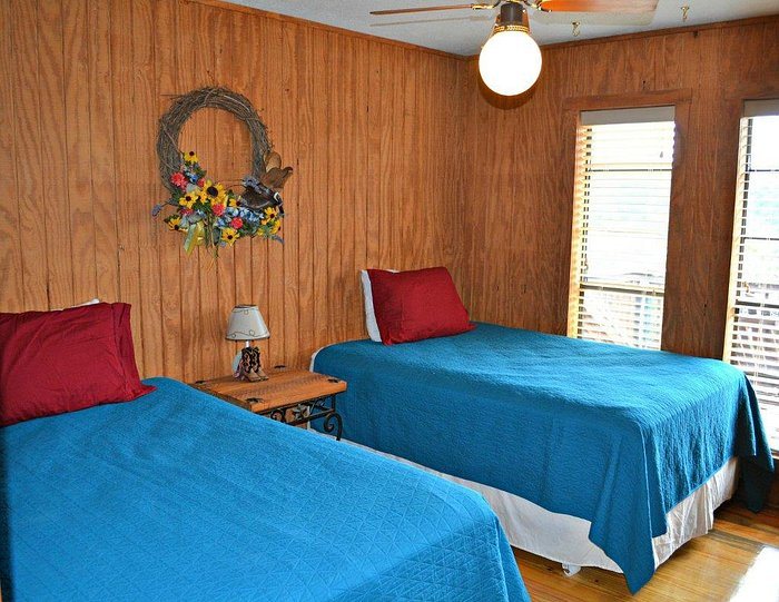 Neal s Lodges — Guest room