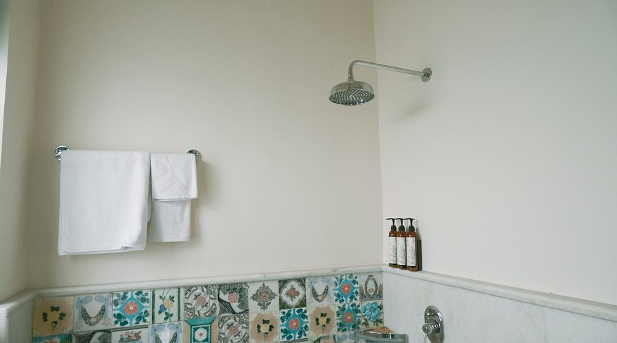 Neem Haveli By Kathika — Bathroom