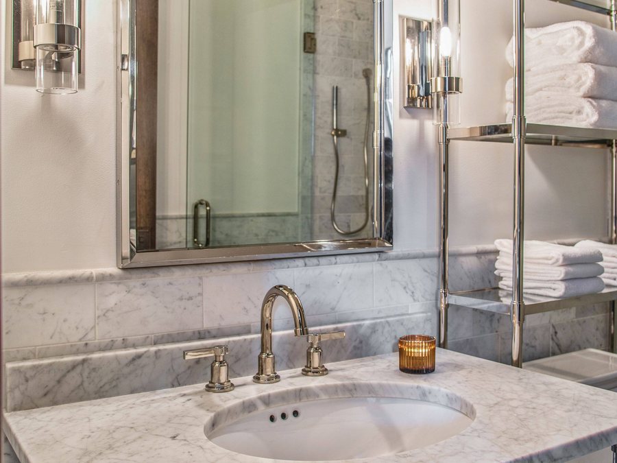 Neighboourgood Sutter Mansion — Bathroom