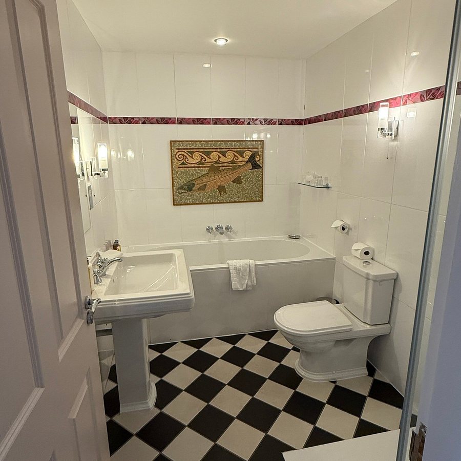 Nellie Littlefield Inn Spa — Bathroom