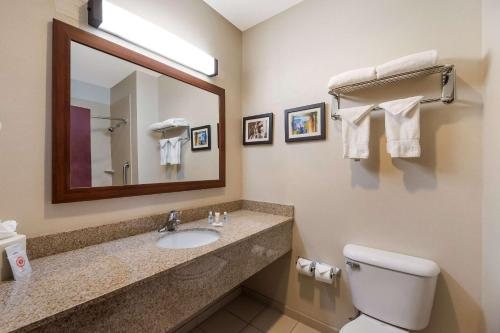 Nellis Suites at Main Gate Las Vegas Nevada — Bathroom