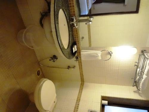 Nestor Hotel — Bathroom