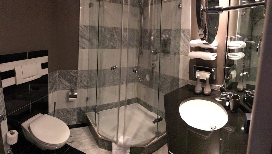 New Berlin — Bathroom