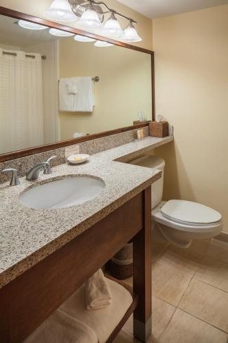 New Harmony Inn Resort Conference Center — Bathroom