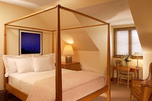 New Harmony Inn Resort Conference Center — Guest room