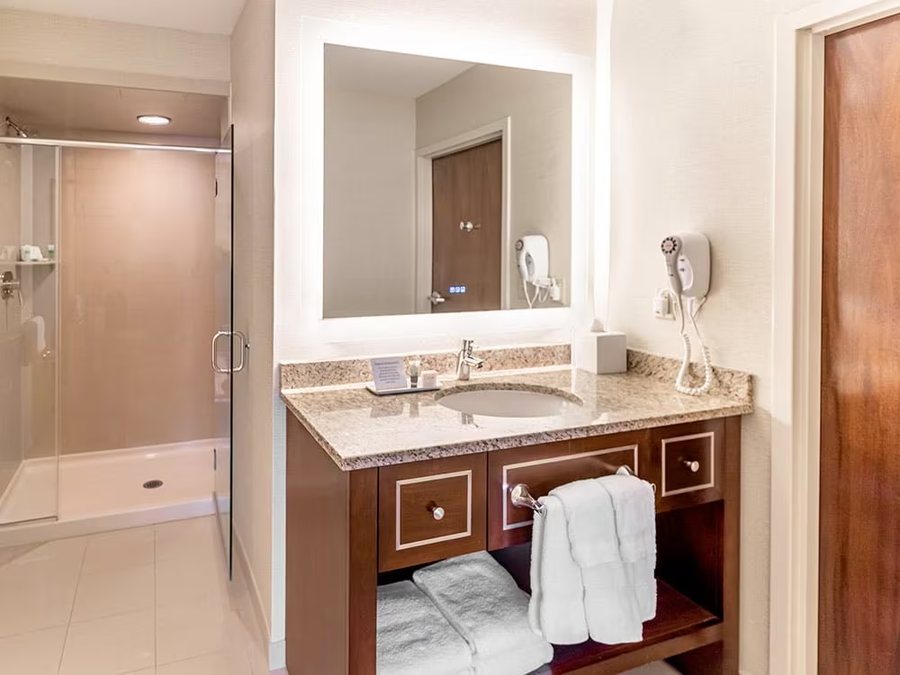 New Haven Hotel — Bathroom