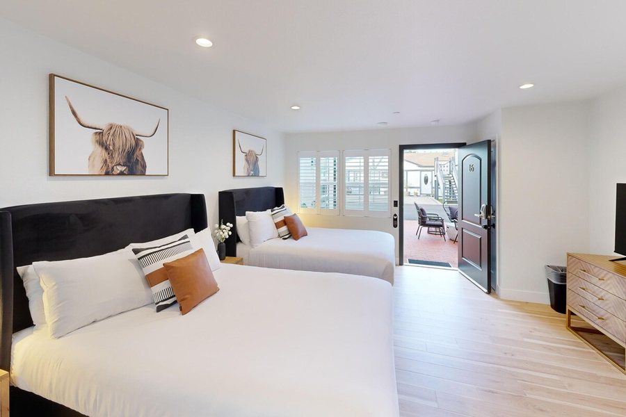 New Haven Inn — Guest room
