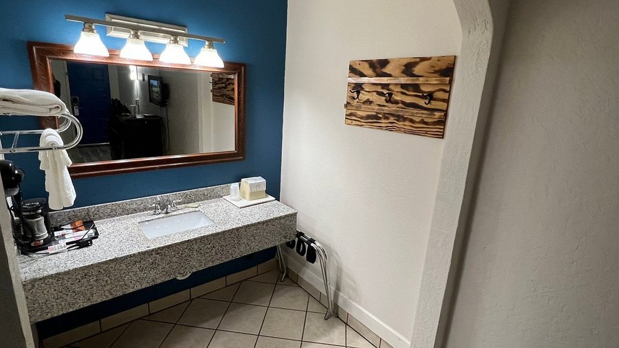 New Hochatown Lodge — Bathroom