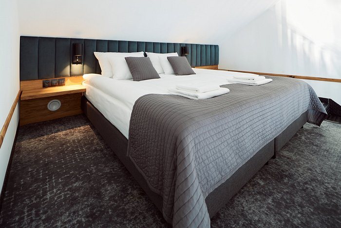 New Port Hotel — Guest room
