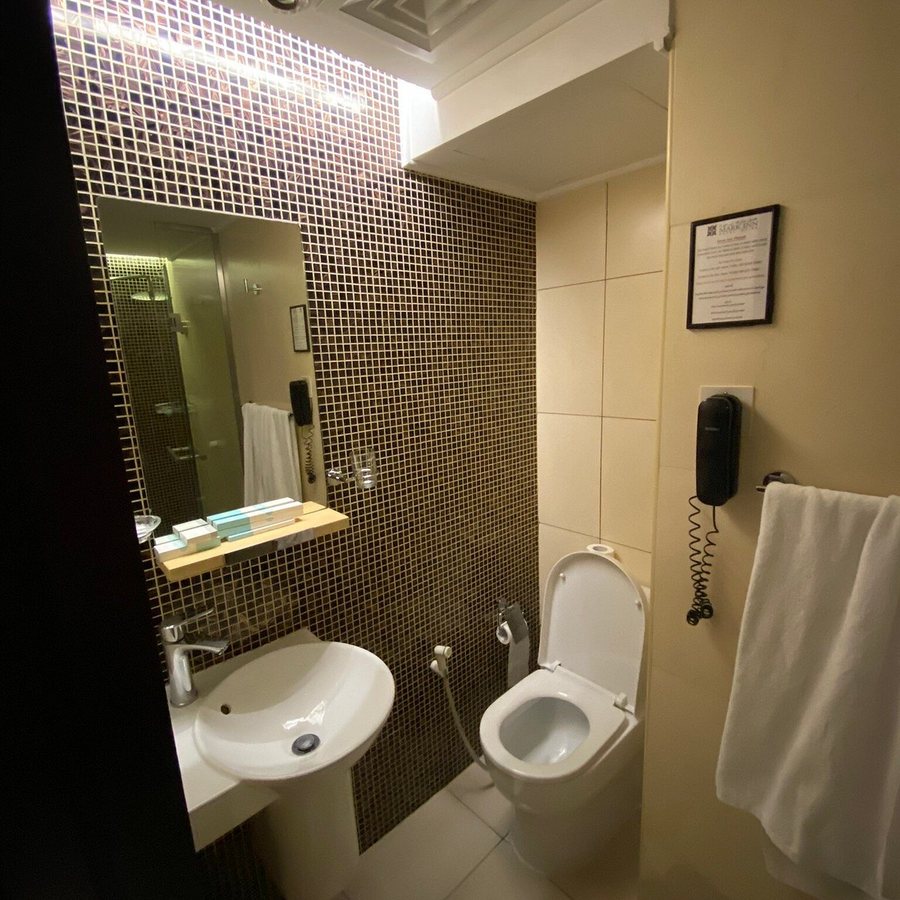 New Royal Mark Hotel Apartments — Bathroom