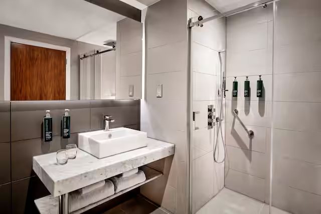 New Victorian Suites — Bathroom