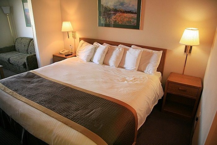 New Victorian Suites — Guest room