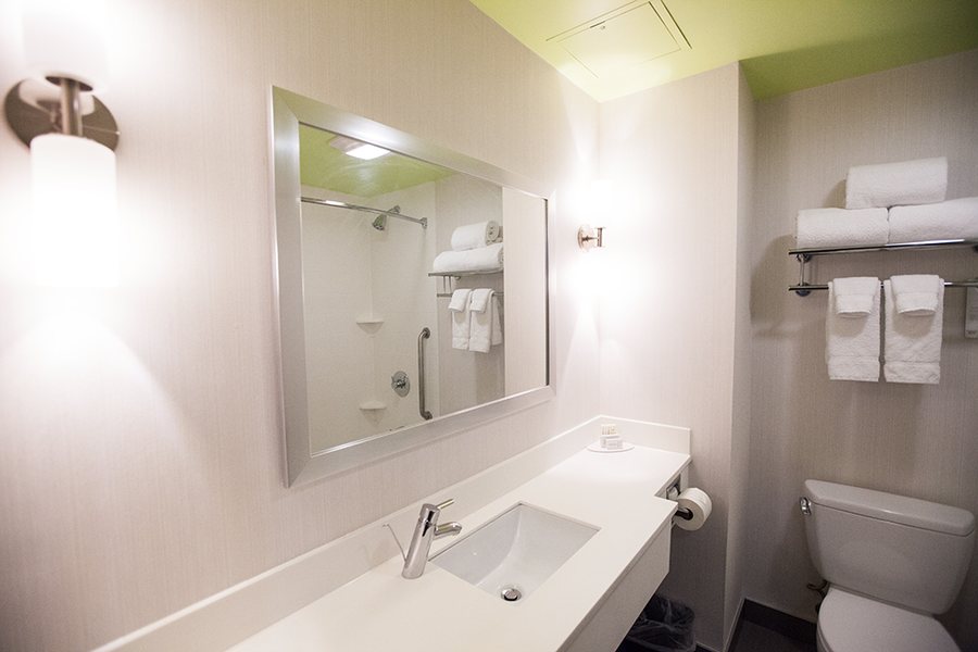 New York Marriott East Side New York City New York — Bathroom