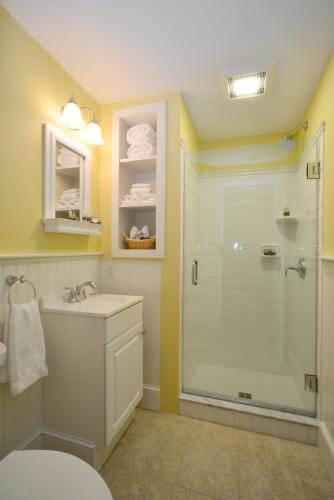 Newagen Seaside Inn — Bathroom