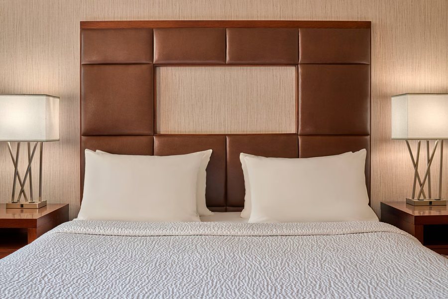 Newhouse Hotel — Guest room