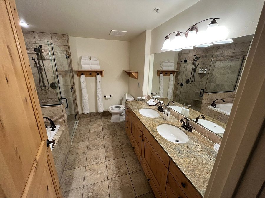 Newpark Resort — Bathroom