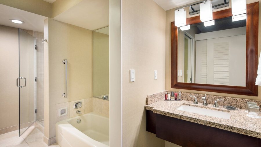 Newport Beach Resort — Bathroom