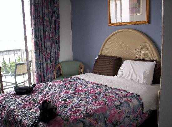 Newport Beach Resort — Guest room