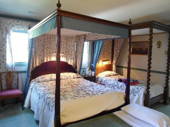Newport House Bed and Breakfast — Guest room