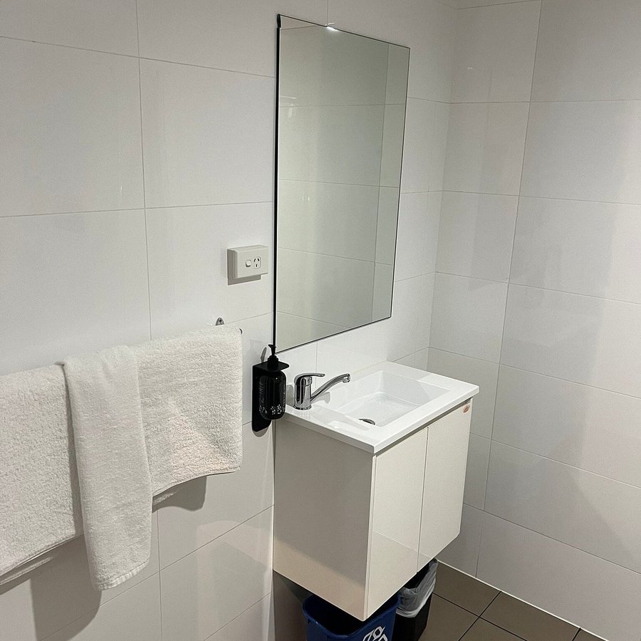 Newtown Cozy Stays — Bathroom