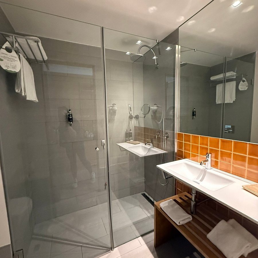 Neya Porto Hotel — Bathroom
