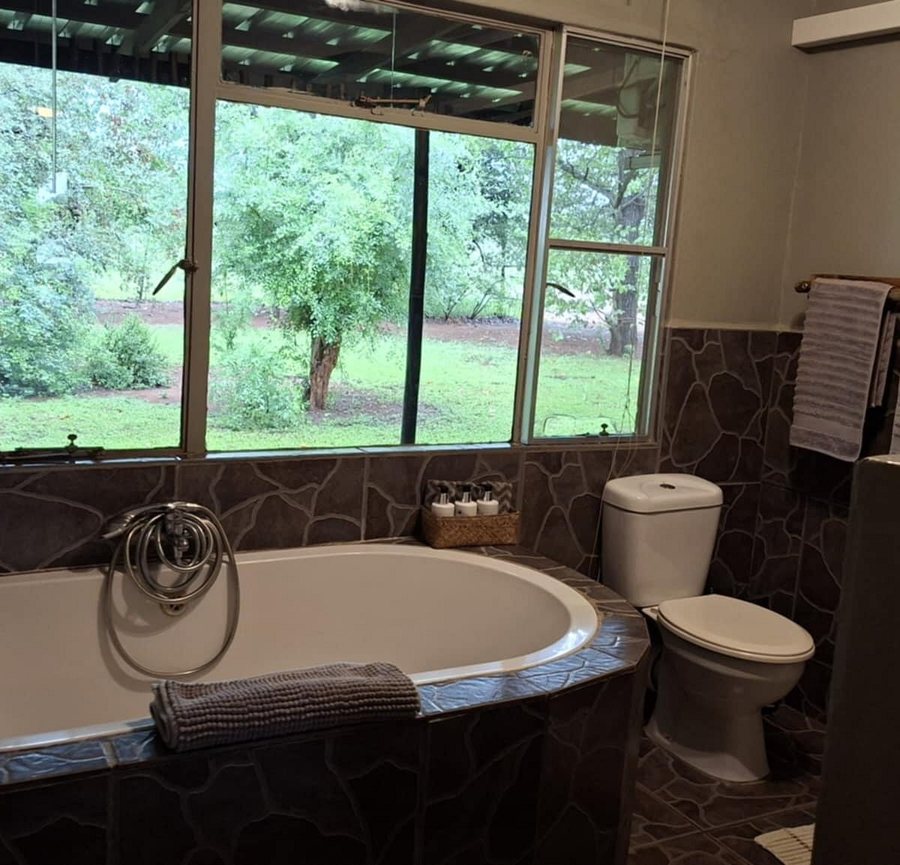Ngalali Retreat — Bathroom