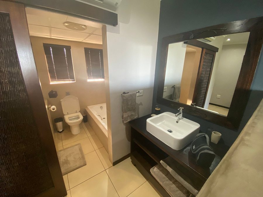 Ngoye Lodge — Bathroom