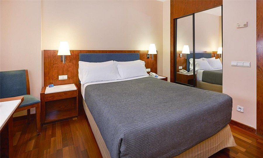 NH Barcelona Entenza Barcelona Catalonia — Guest room