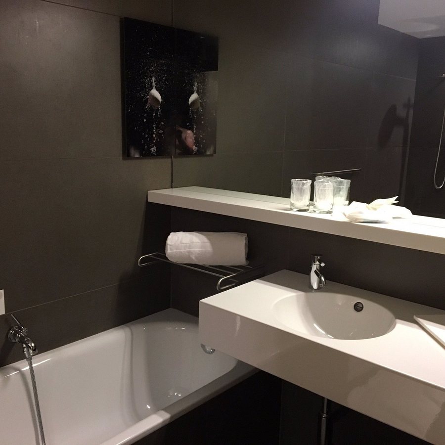 NH Collection Barcelona Constanza Barcelona Catalonia — Bathroom