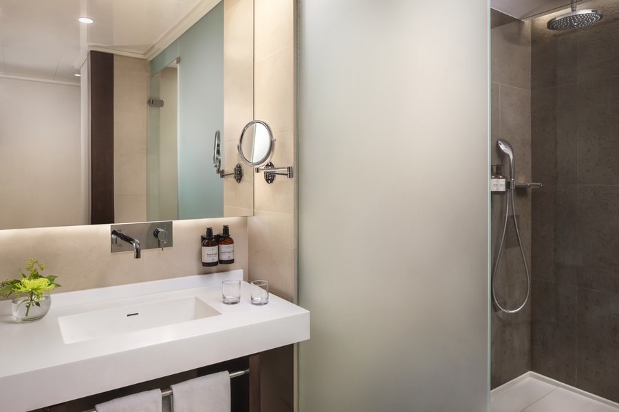 NH Collection Barcelona Gran Hotel Calderon — Bathroom