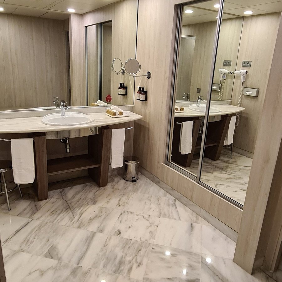 NH Collection Barcelona Podium Barcelona Catalonia — Bathroom