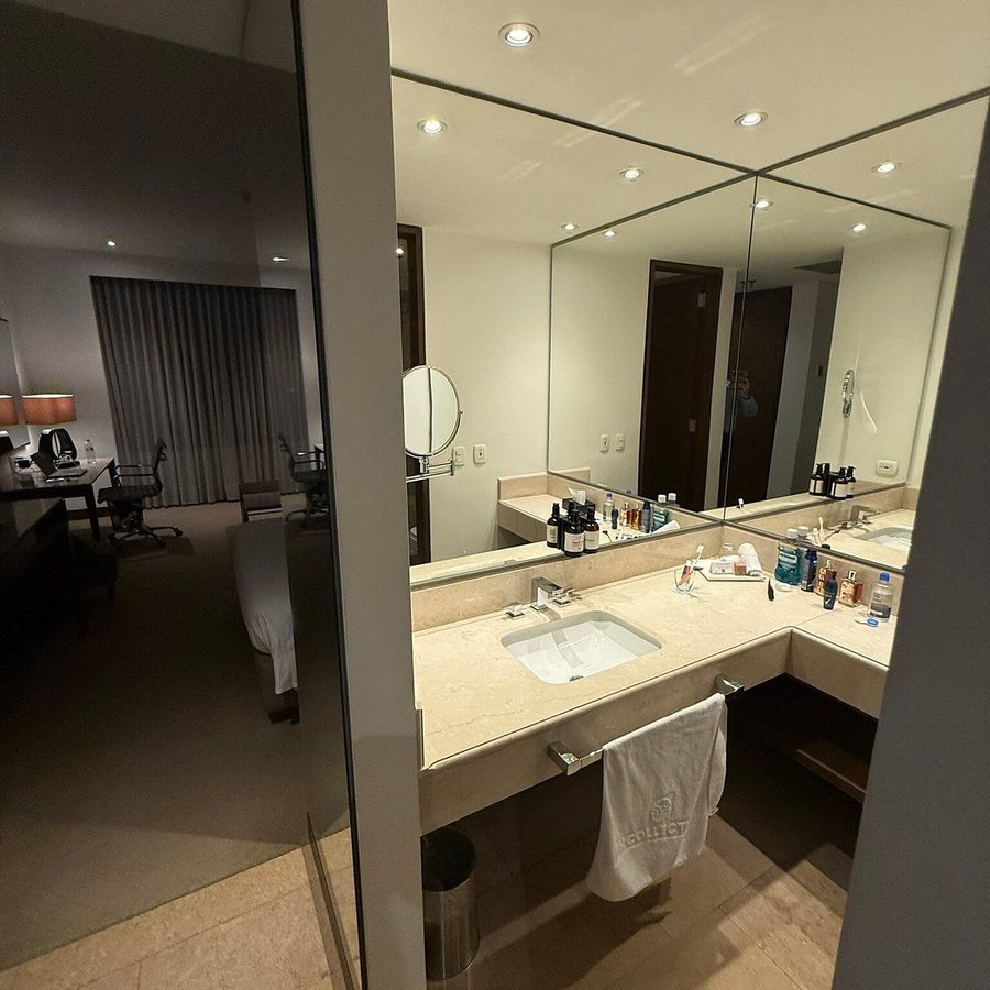 NH Collection Bogota Teleport Royal Bogota — Bathroom