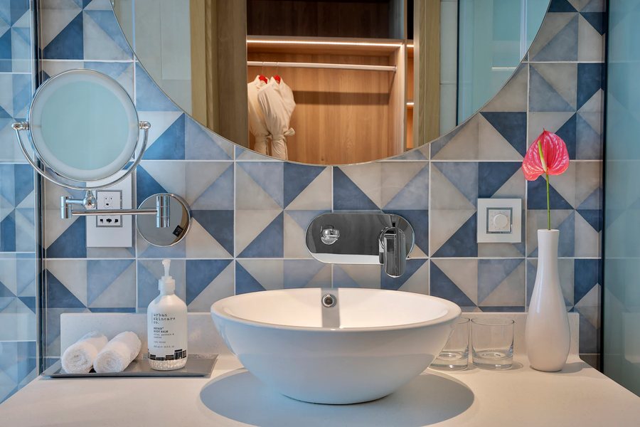Nh Collection Dubai The Palm — Bathroom