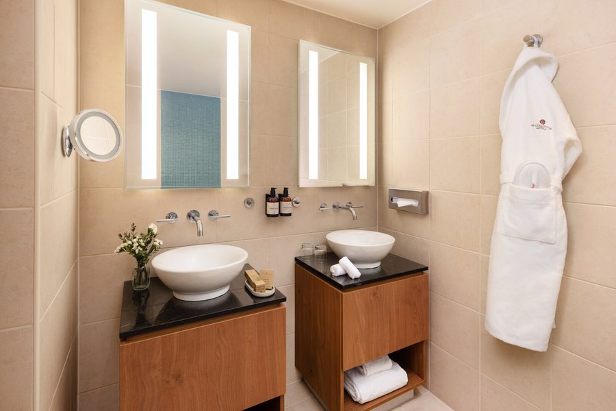 NH Collection Gent — Bathroom
