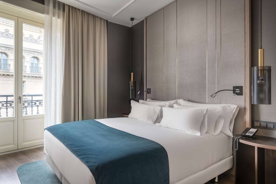 NH Collection Madrid Gran Via — Guest room