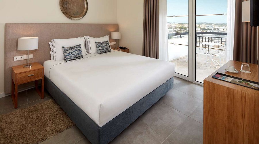 NH Lagos Algarve Resort — Guest room
