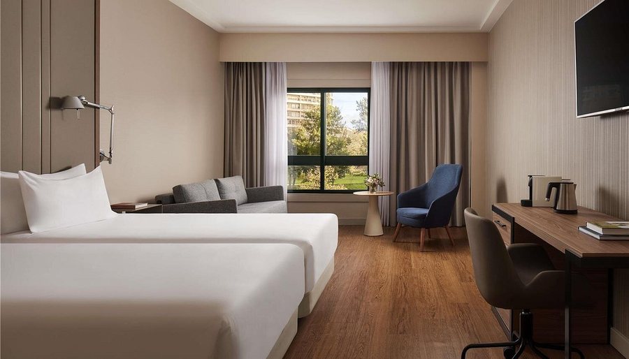 NH Lisboa Campo Grande — Guest room
