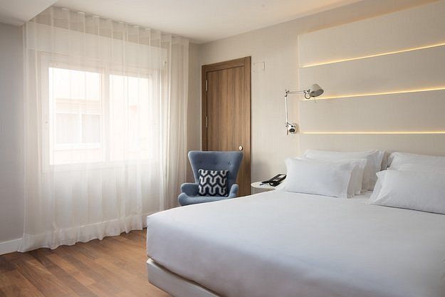 NH Madrid Balboa — Guest room